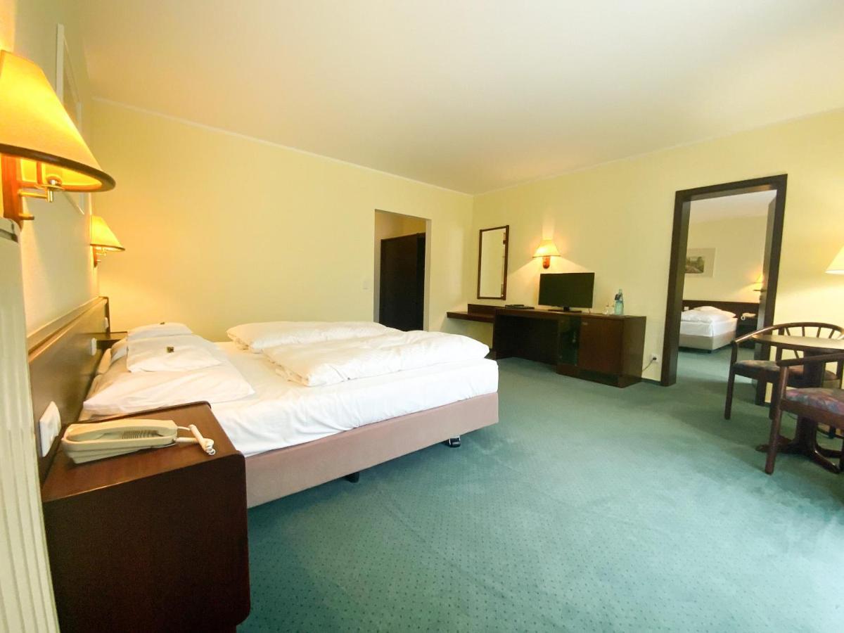 Heidehotel Lubast Bagian luar foto